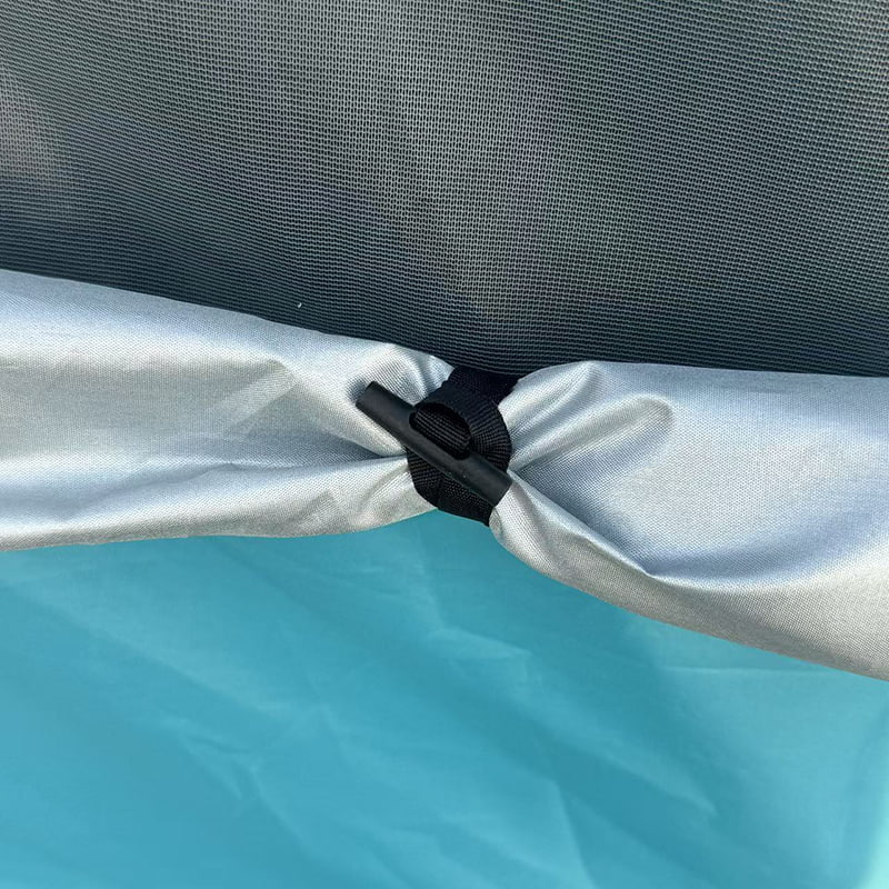 Barraca de acampamento com cama de caminhonete ao ar livre