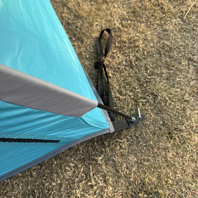 Barraca de acampamento com cama de caminhonete ao ar livre