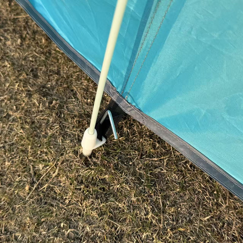 Barraca de acampamento com cama de caminhonete ao ar livre