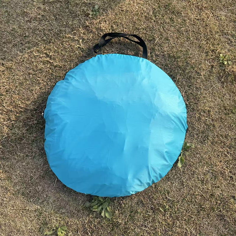 Barraca de acampamento com cama de caminhonete ao ar livre