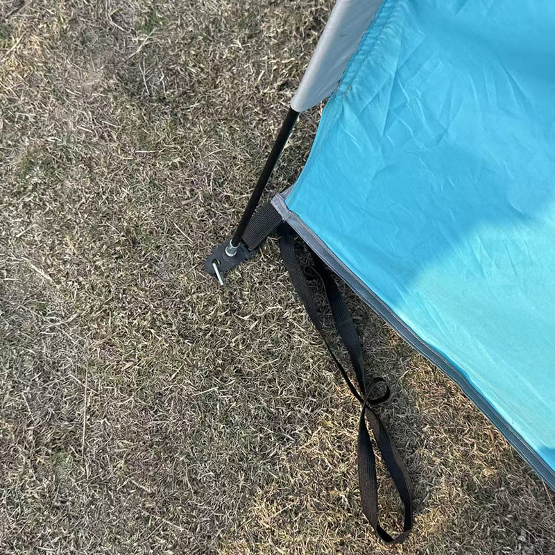 Barraca de acampamento com cama de caminhonete ao ar livre