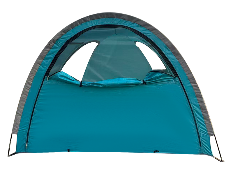 Barraca de acampamento com cama de caminhonete ao ar livre