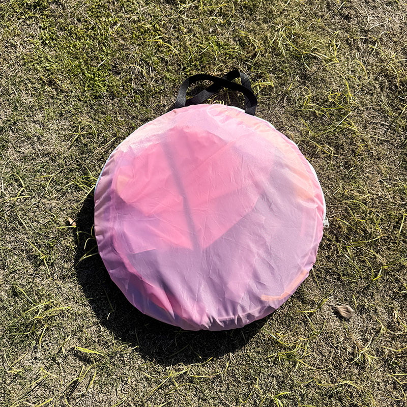 Barraca dobrável colorida ao ar livre para crianças