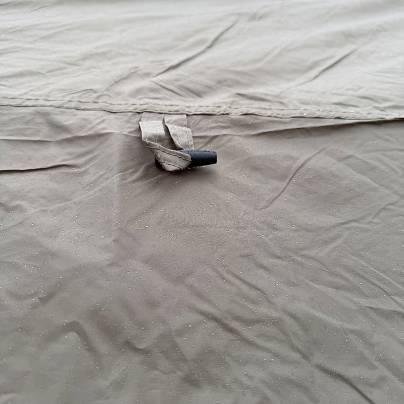 Barraca de acampamento ao ar livre de camada dupla que se conecta à parte traseira de um veículo Barraca de acampamento ao ar livre de camada dupla que se conecta à parte traseira de um veículo