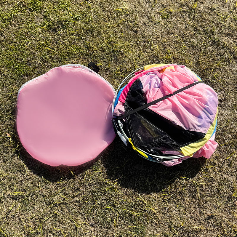 Barraca dobrável colorida ao ar livre para crianças