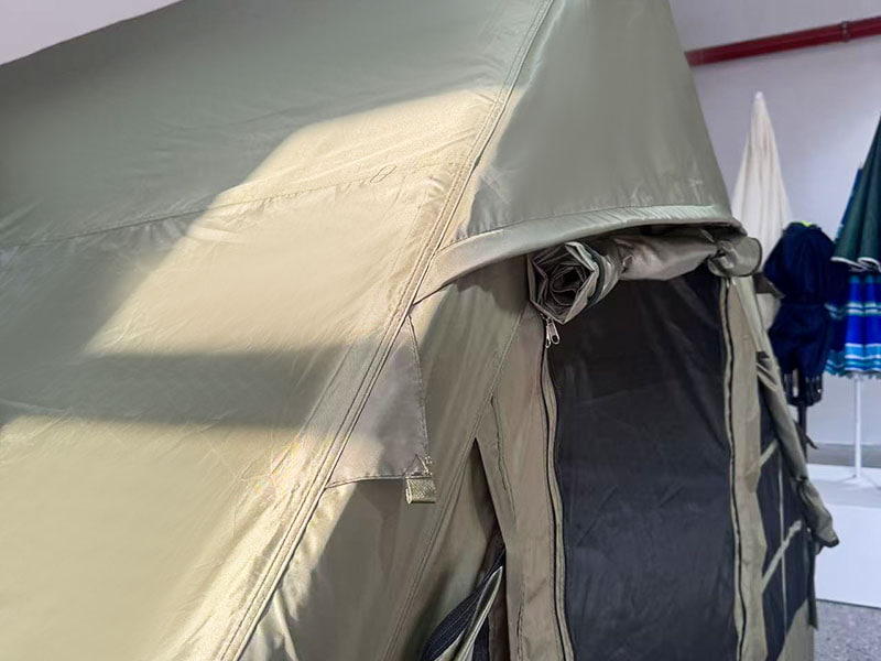 Barraca de acampamento inflável verde militar de tamanho pequeno